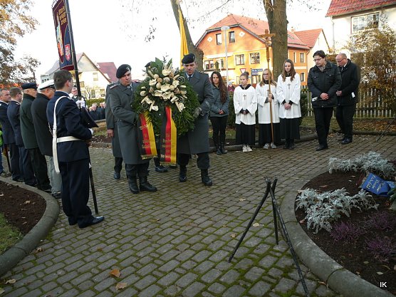 Kranzniederlegung (Foto: Ilka Kühn) Kranzniederlegung (Foto: Ilka Kühn)