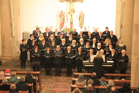 Chor (Foto: Michael Apel) Chor (Foto: Michael Apel)