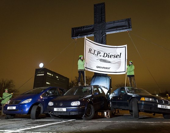 Greenpeace-Aktion vor VW Werk (Foto: Greenpeace)