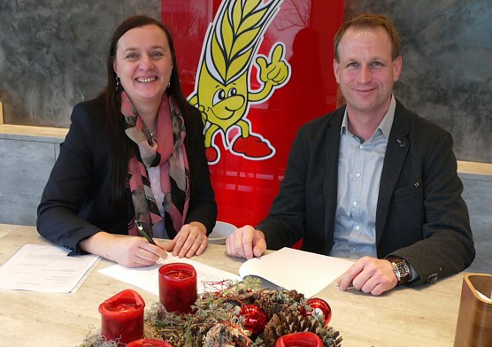 Vertragsunterzeichnung (Foto: Ilka K&uuml;hn)