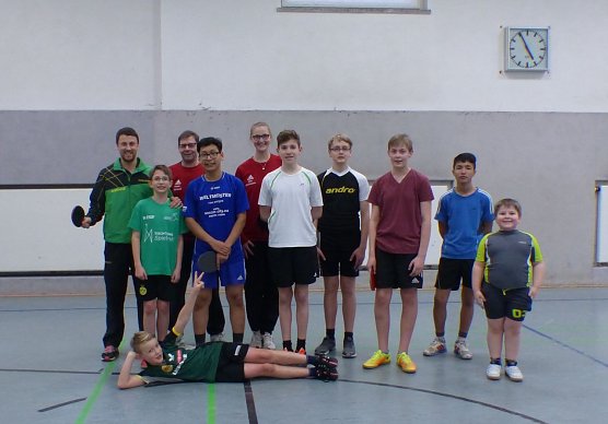 Erinnerungsfoto (Foto: Abt. Tischtennis) Erinnerungsfoto (Foto: Abt. Tischtennis)