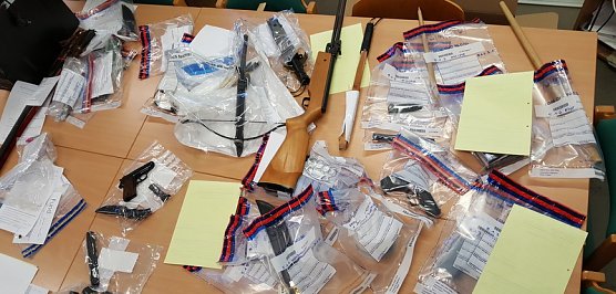 Fundsachen bei Durchsuchung (Foto: Polizei G&ouml;ttingen)