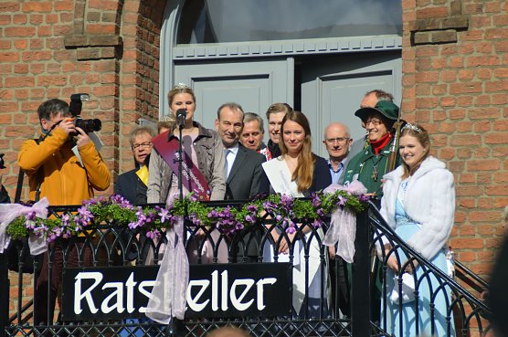 Empfang am Rathaus (Foto: Rüdiger Eckert) Empfang am Rathaus (Foto: Rüdiger Eckert)