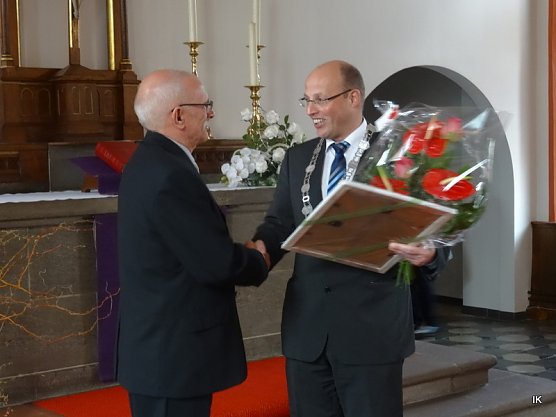 Ehrenbrief f&uuml;r traugott Eber (Foto: Ilka K&uuml;hn)