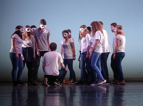 "Sein oder nicht sein" heißt es am Samstag auf der Nordhäuser Theaterbühne (Foto: Jessica Piper) "Sein oder nicht sein" heißt es am Samstag auf der Nordhäuser Theaterbühne (Foto: Jessica Piper)