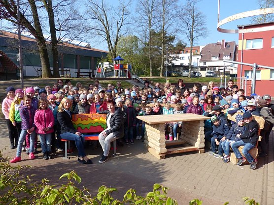 Bank (Foto: Hentrich-Grundschule) Bank (Foto: Hentrich-Grundschule)