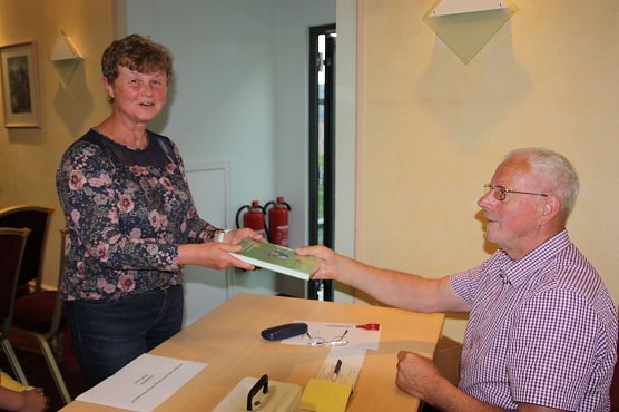 Buchverkauf (Foto: Elke Sagorski)