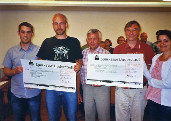 Schecküberreichung (Foto: G. Germeshausen) Schecküberreichung (Foto: G. Germeshausen)