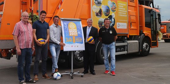 Die Vorbereitungen für den 10. Stadtwerke-Beach-Cup laufen (Foto: Angelo Glashagel) Die Vorbereitungen für den 10. Stadtwerke-Beach-Cup laufen (Foto: Angelo Glashagel)