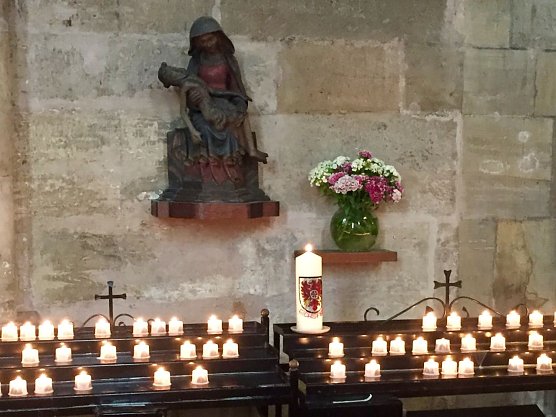 Kerzen im Dom angez&uuml;ndet (Foto: Initiativkreis Pro Eichsfeld)