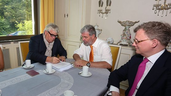 Vertragsunterzeichnung (Foto: Ottobock)