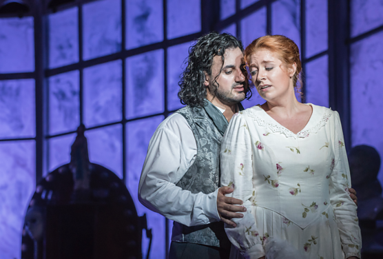 Bohème 4: Angelos Samartzis und Zinzi Frohwein in La Bohème (Foto: Roland Obst) Bohème 4: Angelos Samartzis und Zinzi Frohwein in La Bohème (Foto: Roland Obst)