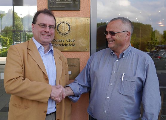 Übergabe (Foto: Bernd Uwe Althaus) Übergabe (Foto: Bernd Uwe Althaus)