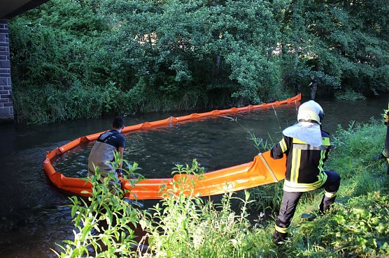 &Ouml;lsperre (Foto: Feuwerwehr Heilibad Heiligenstadt)