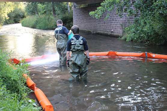 &Ouml;lsperre (Foto: Feuwerwehr Heilibad Heiligenstadt)