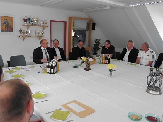 Im Feuerwehrhaus (Foto: G&uuml;nther Fiedler)