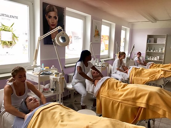 Ausbildungsbeginn (Foto: Weber) Ausbildungsbeginn (Foto: Weber)