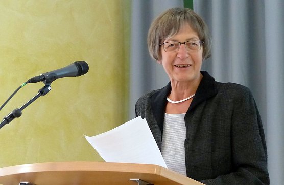 Dr. Hannelore Pientka w&auml;hrend des Vortrages (Foto: privat)