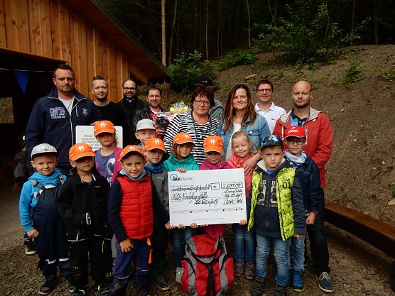 Scheck&uuml;bergabe (Foto: IKK )