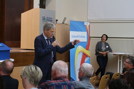 Seit einem Monat im Amt - Th&uuml;ringens Bildungsminister Helmut Holter (Foto: Angelo Glashagel)