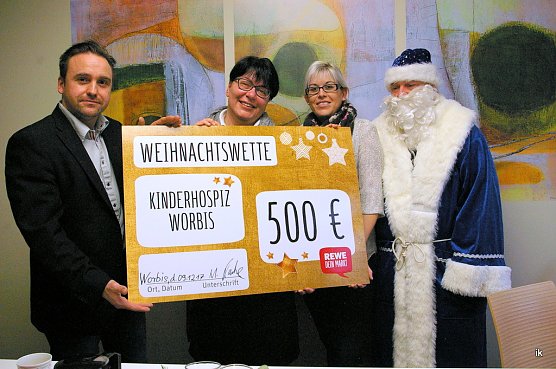 Spenden&uuml;bergabe im Haus Emmaus (Foto: Ilka K&uuml;hn)