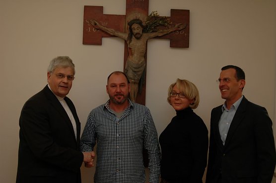 Spenden&uuml;bergabe (Foto: Thomas M&uuml;ller, Charitas)