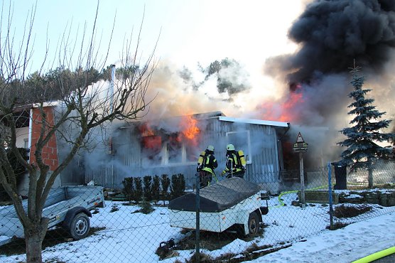 Gartenhausbrand (Foto: Feuerwehr Heiligenstadt)