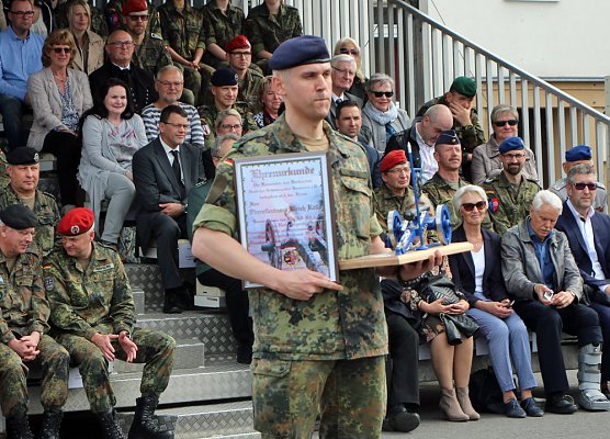 Kommandeurswechsel am Bundeswehrstandort Sondershausen (Foto: Karl-Heinz Herrmann) Kommandeurswechsel am Bundeswehrstandort Sondershausen (Foto: Karl-Heinz Herrmann)