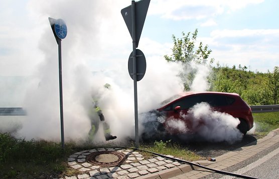 PKW-Brand (Foto: Feuerwehr Heiligenstadt)
