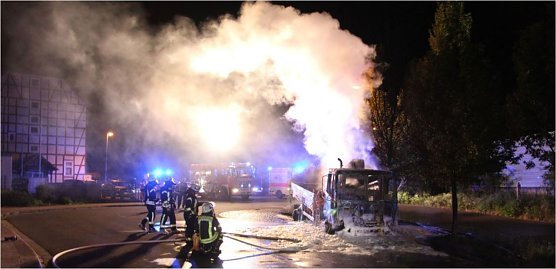 LKW brannte (Foto: Feuerwehr Heiligenstadt)
