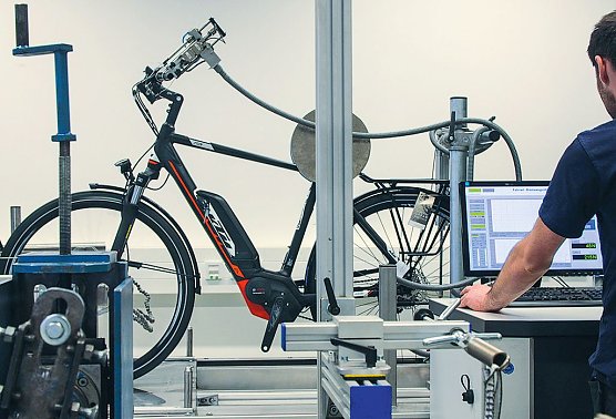 Trekking-E-Bikes im Test (Foto: Stiftung Warentest)