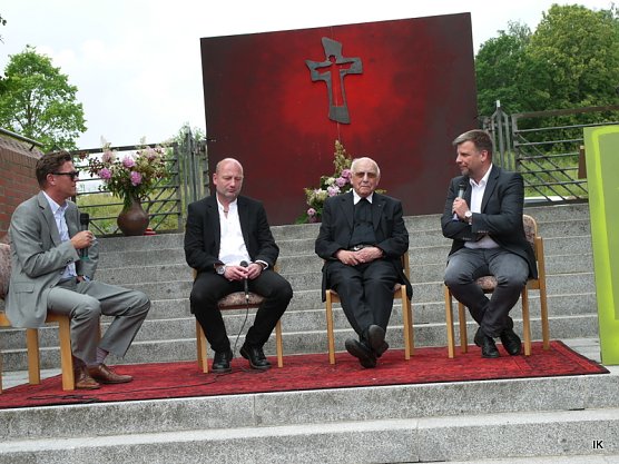 Gesprächsrunde (Foto: Ilka Kühn) Gesprächsrunde (Foto: Ilka Kühn)