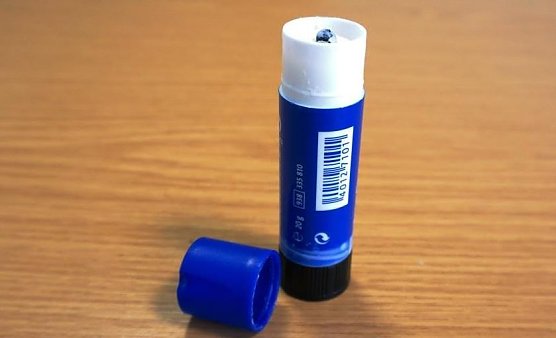 Holzklebstoff (Foto: Dr. Horst Spro&szlig;mann)