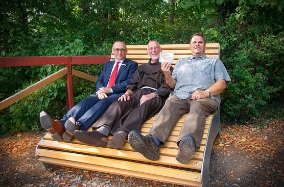 Probesitzen auf der Wellenbank (Foto: fotografie-grimm-leinefelde)