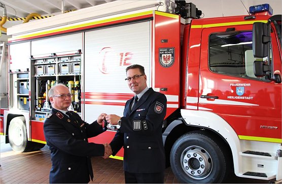 Schlüsselübergabe (Foto: Feuerwehr Heiligenstadt) Schlüsselübergabe (Foto: Feuerwehr Heiligenstadt)