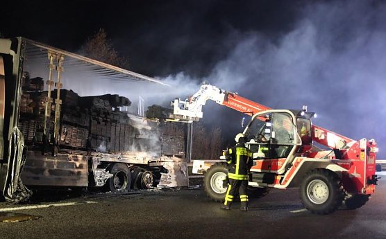 Feuer auf A38 (Foto: Feuerwehr Heiligenstadt) Feuer auf A38 (Foto: Feuerwehr Heiligenstadt)