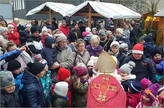 Nikolaus zu Besuch in Birkungen (Foto: Michael Apel)
