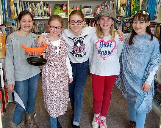 B&uuml;cher-Eulen (Foto: Elke R&auml;uber)