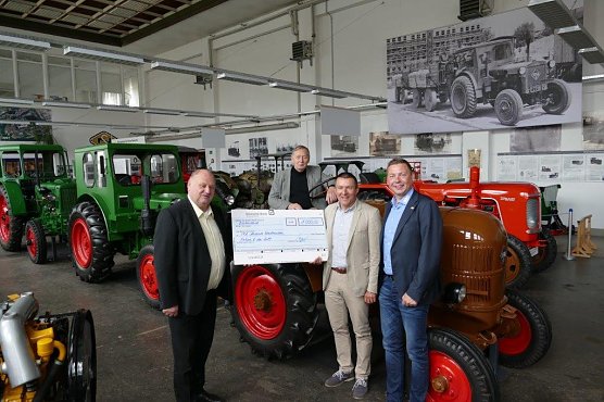 Spendenscheck &uuml;bergeben (Foto: privat)