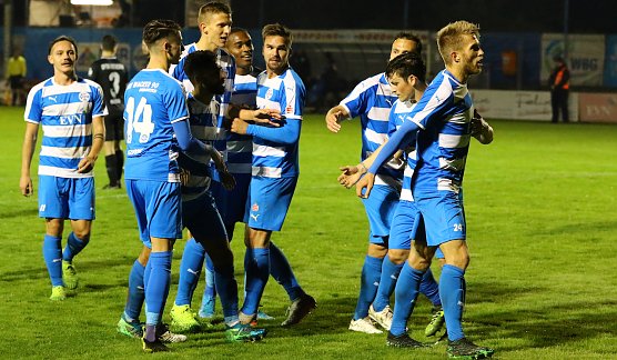 Wacker-Torjubel (Foto: Bernd Peter)