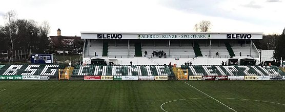 Blick auf die Trib&uuml;ne (Foto: Bernd Peter)