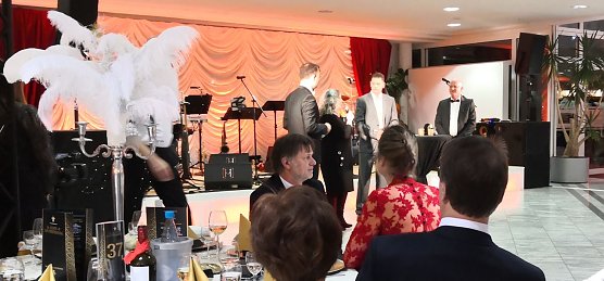 Der 24. &Auml;rzte- und Apothekerball ist er&ouml;ffnet (Foto: nnz)