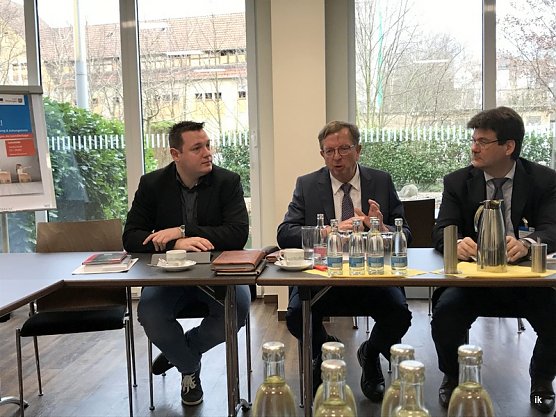 Infogespr&auml;ch zum Pendlertag (Foto: Ilka K&uuml;hn)