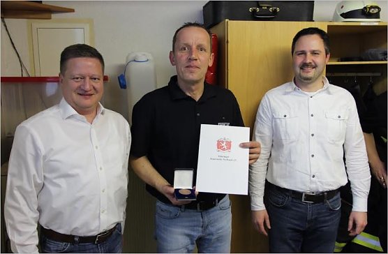 Auszeichnung für Pierre Sakry (Foto: Feuerwehr Bernterode) Auszeichnung für Pierre Sakry (Foto: Feuerwehr Bernterode)