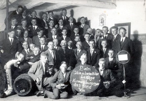 Kirmesburschen 1933 (Foto: Michael Apel) Kirmesburschen 1933 (Foto: Michael Apel)