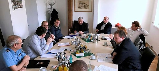 Krisensitzung (Foto: René Weißbach) Krisensitzung (Foto: René Weißbach)