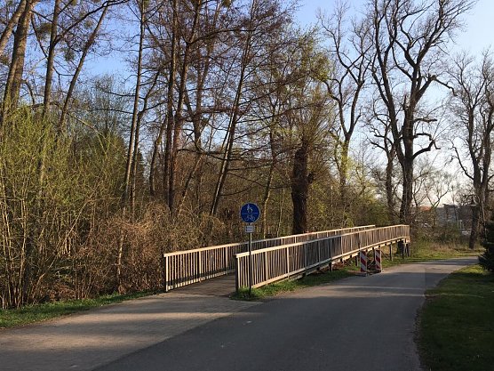 Fußgängerbrücke (Foto: Thomas Fleischhauer) Fußgängerbrücke (Foto: Thomas Fleischhauer)