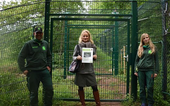 Abgeordnete Viola von Cramon (Mitte) im Bärenpark (Foto: Bärenpark Worbis) Abgeordnete Viola von Cramon (Mitte) im Bärenpark (Foto: Bärenpark Worbis)