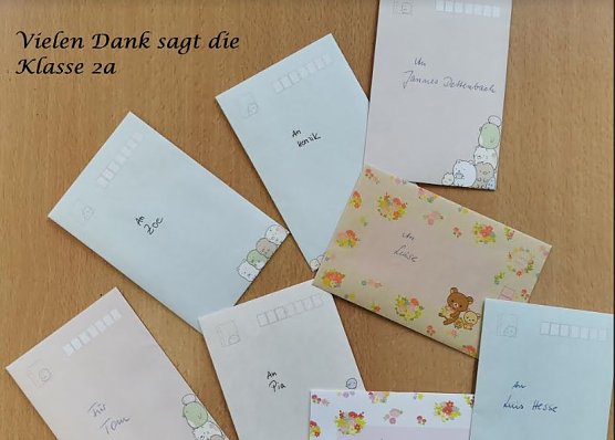 Dankesbriefe von dern Grundsch&uuml;lern (Foto: Grundschule)