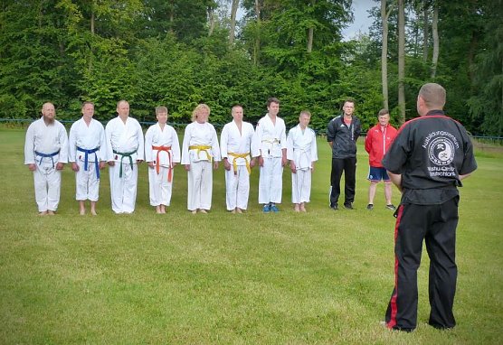 Training auf dem Waldsportplatz (Foto: Leinefighter) Training auf dem Waldsportplatz (Foto: Leinefighter)